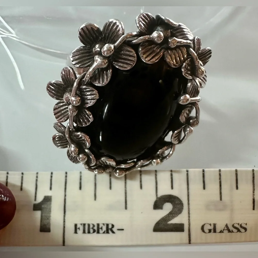 Elegant Black Onyx and 925 Silver Floral Ring - Picture 5 of 6